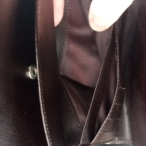 GORGEOUS BURBERRY TOGGLE WALLET - Picture 9 of 11